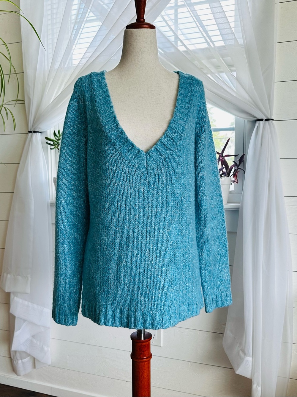 New York & Company marled turquoise knit sweater wide ribbed v neck Size Medium